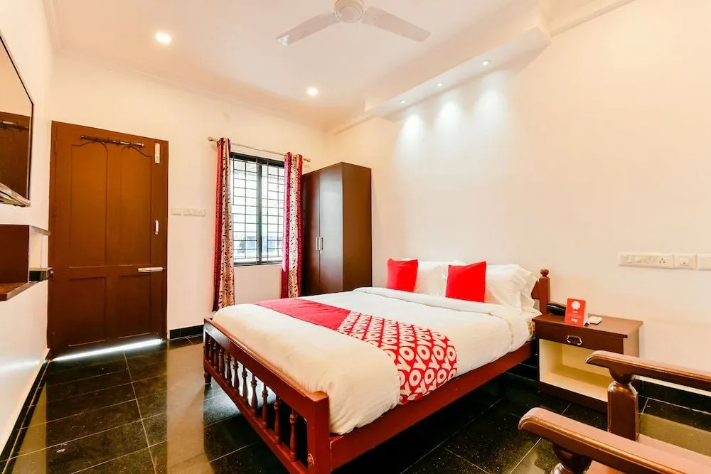 OYO 23106 Vattekad Tourist Home