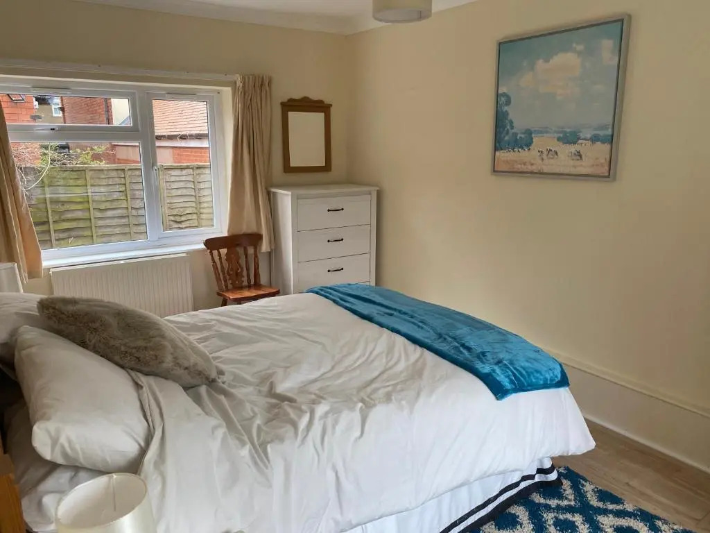 Large Ground floor apartment in the heart of Church Stretton with free parking