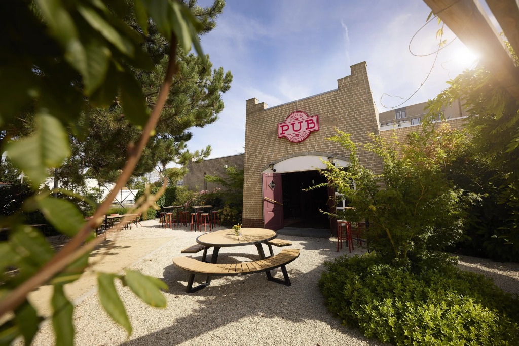 Carlton Oasis Hotel
