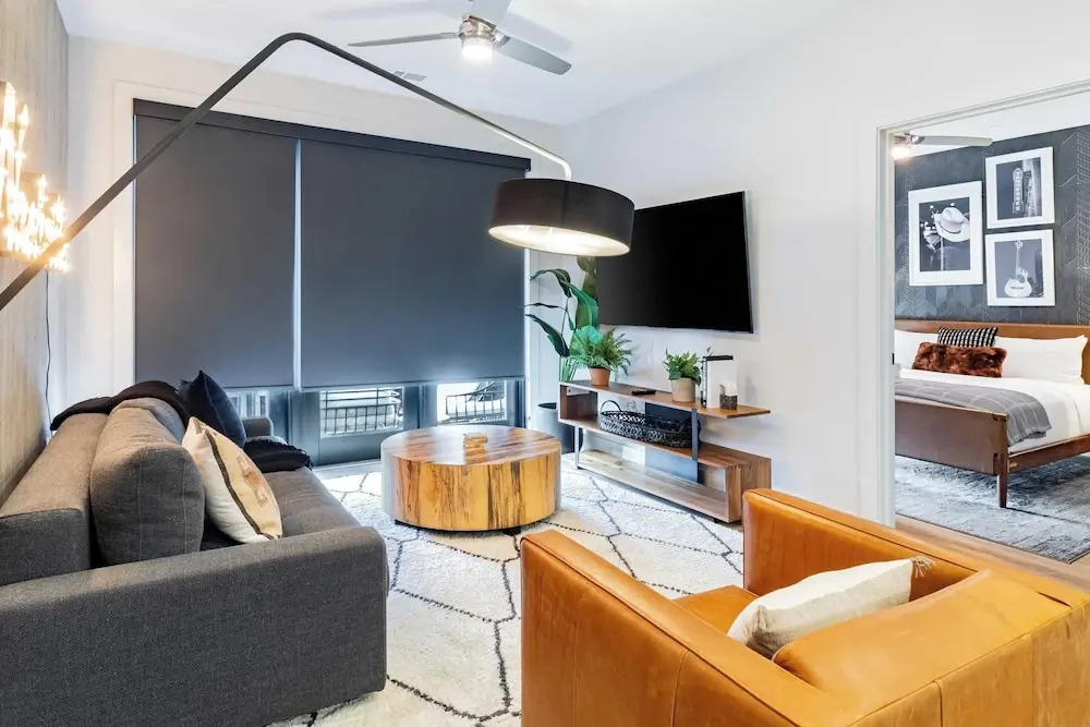 Sleeps 42 7 Modern Midtown Apartments w/ Gym + Pool Walkable to Shops & Eats