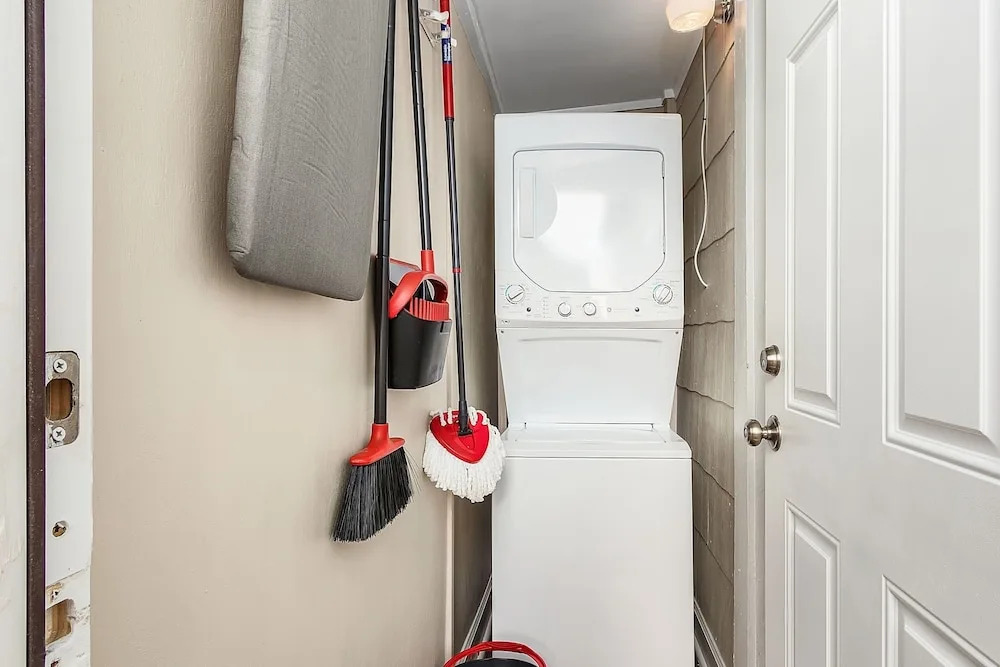 1030 Second Street 1 Bedroom Home by RedAwning