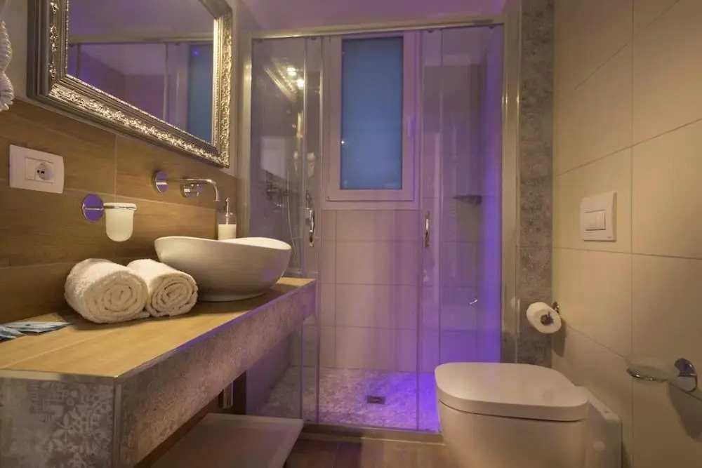White Suite & Apartments