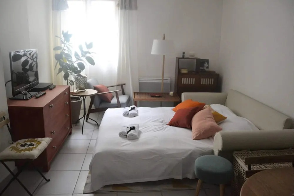 Charming Flat - 6 Mins to Gare Du Nord Metro