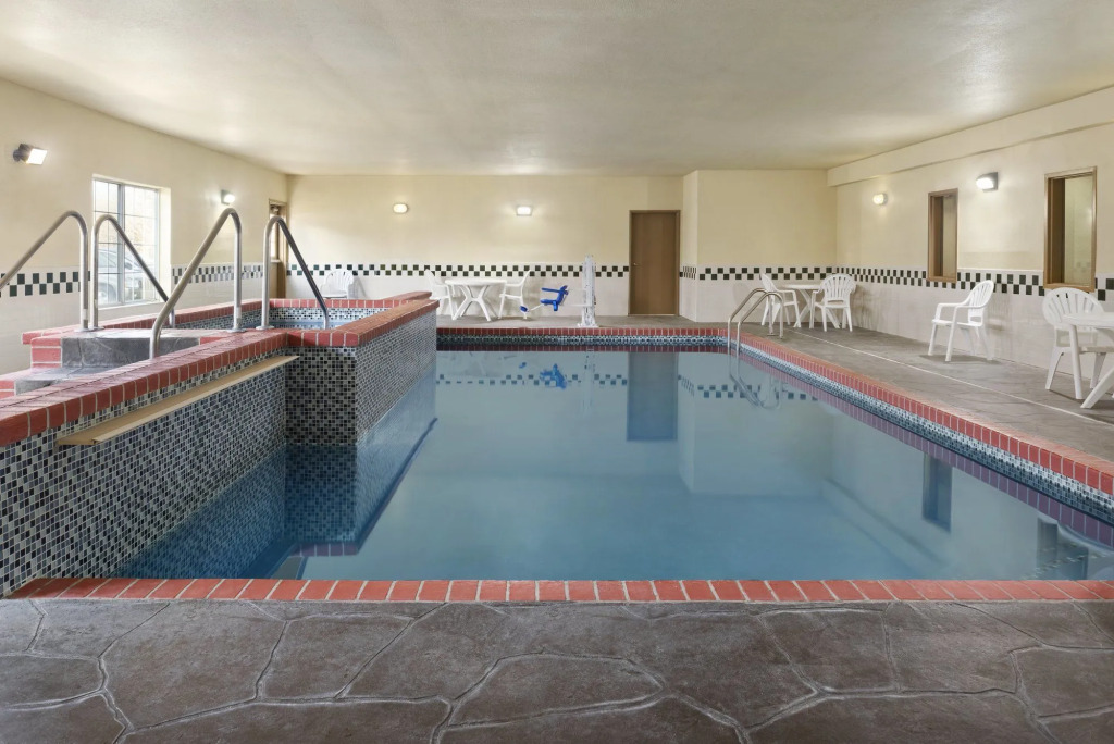 Country Inn & Suites by Radisson, Topeka West, KS