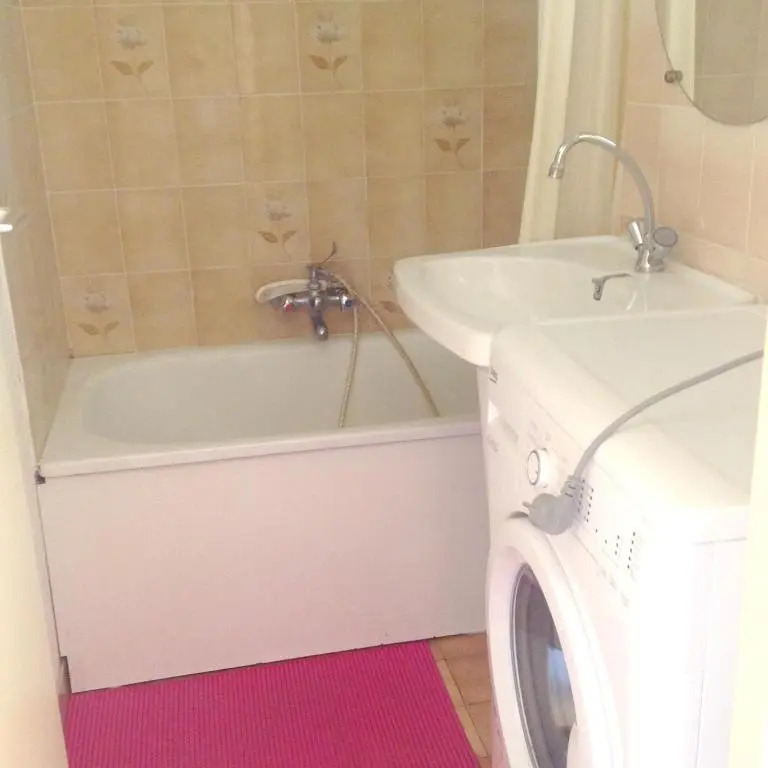 Appartement de 2 chambres a Cavalaire sur Mer a 400 m de la plage avec vue sur la ville et balcon