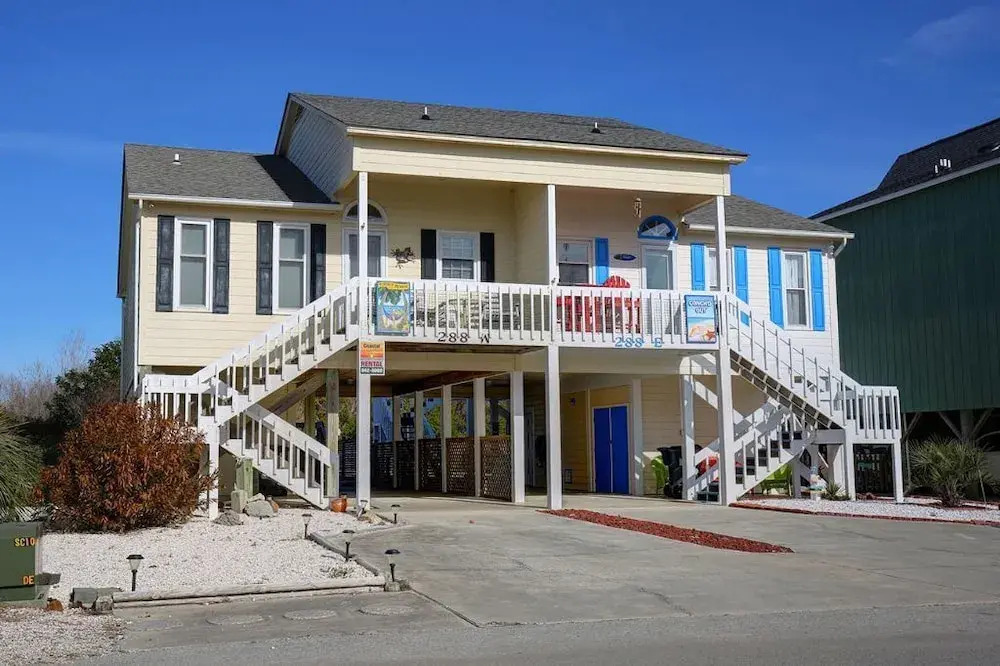 Toadally Relaxin' 2 Bedroom Home by RedAwning