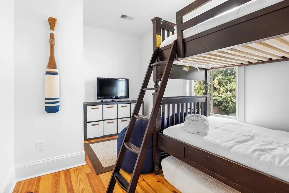 1 Block to Beach, Newly Renovated 6bdr w/ Rooftop Views Sand Dune by Avantstay