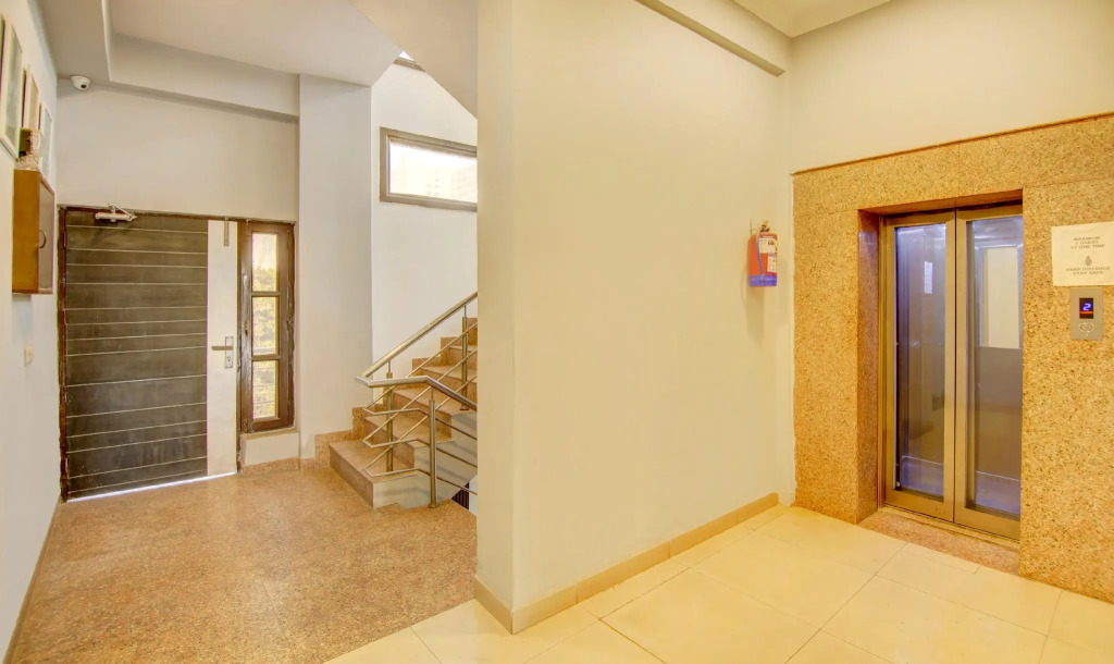 Itsy Hotels Golden Vista Near Noida City Centre