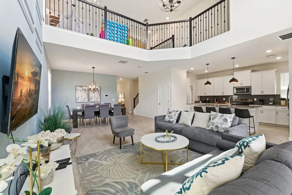5BR Family Home, Pool, Theme Beds, Space, Location