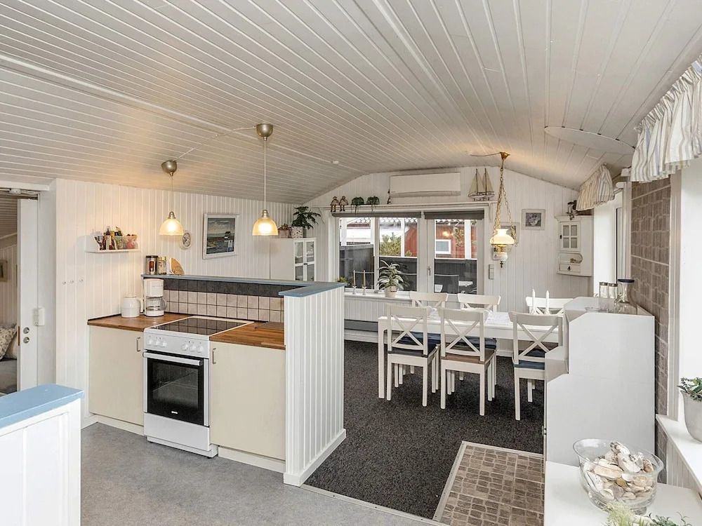 Exquisite Holiday Home in Løgstør near Sea