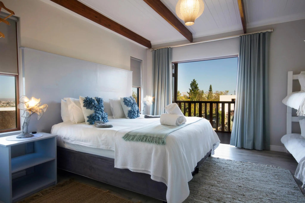 A Hilltop Country Retreat