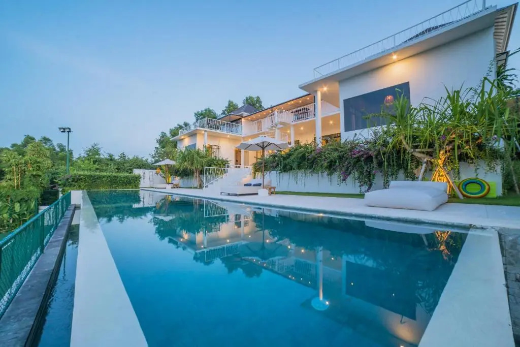 Tennis Villa Uluwatu - BEAUTIFUL VIEWS - Close to Savaya