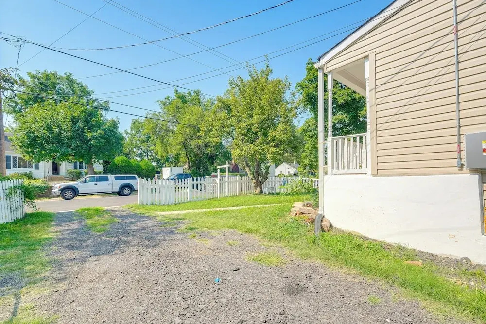 Rockville Home w/ Spacious Yard: 17 Mi to DC!