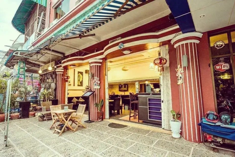 Lucky Ro Hotel & Restaurant