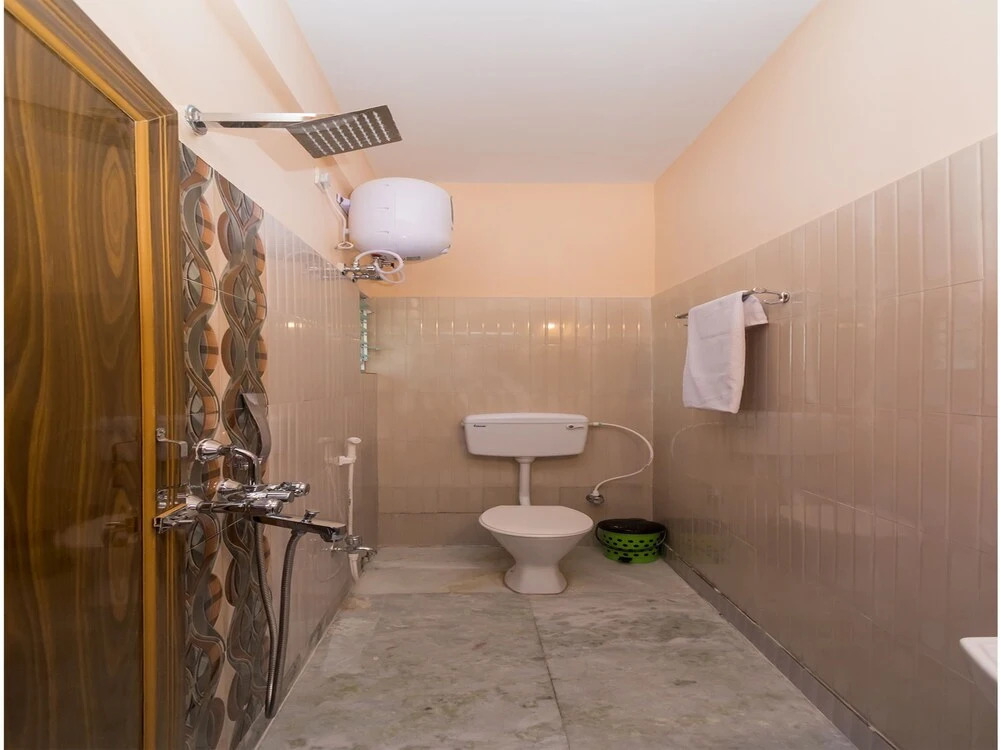 OYO 11379 Jams Guest House