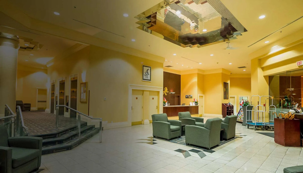 Rosedale on Robson Suite Hotel