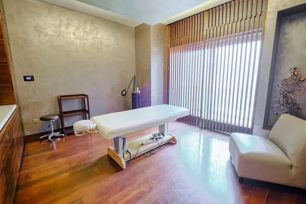 Grand Stay in This 1 Bedroom Flat That Sleeps 4