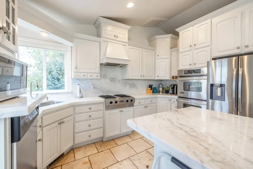 Huge 4,000 Sq Ft Basecamp: Walk to Bell Canyon