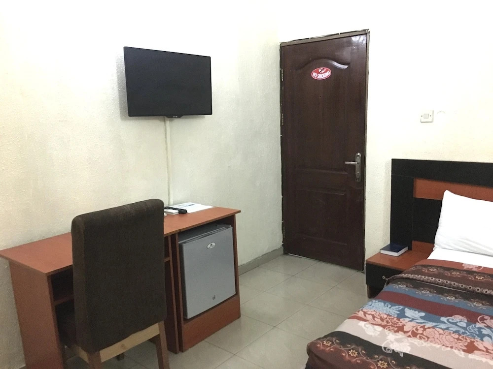 Ostra Hotels