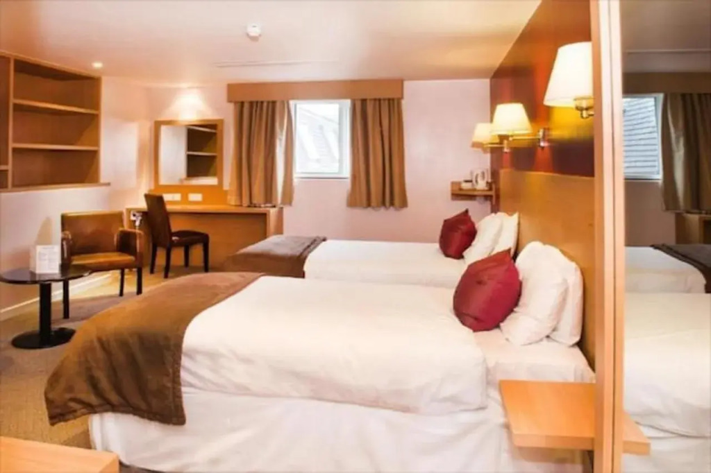 OYO The Luton Hotel