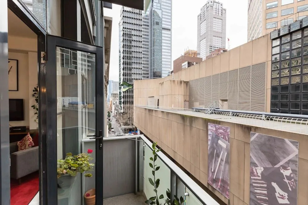 CYNTHIA, 2BDR Melbourne Apartment
