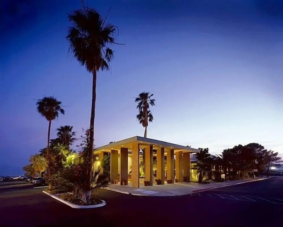 Desert Hot Springs Spa Hotel