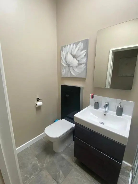 Private room and bathroom with private entrance near Warwick town centre