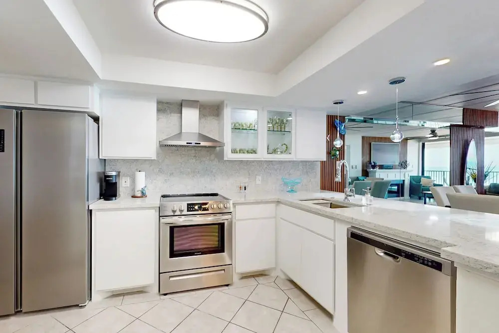 Beachfront 2BR on 10th Fl: Suntide III - Unit 1004