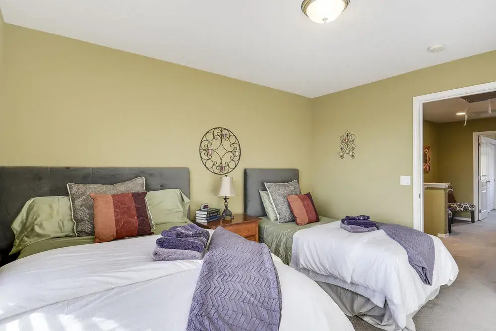 Sunset Summit 4 Br home by RedAwning