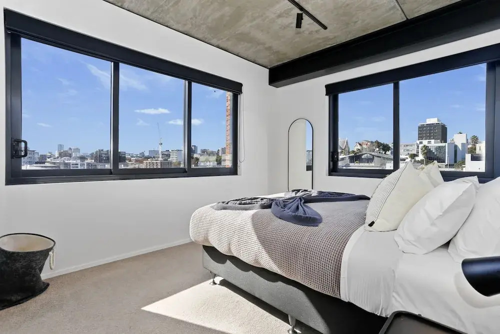 Urban style apt fantastic city views