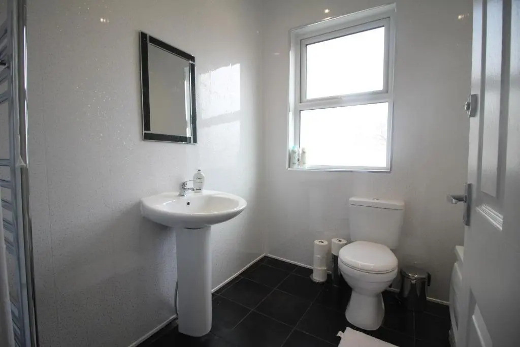 Henthorne Choice - Large Property - Close to Town Centre