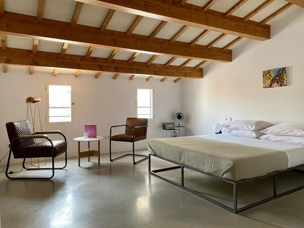 Fragile Boutique Hotel
