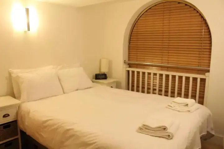 Central 2-Bed, 2-Bath Sanctuary near Holborn Station, Covent Garden & West End