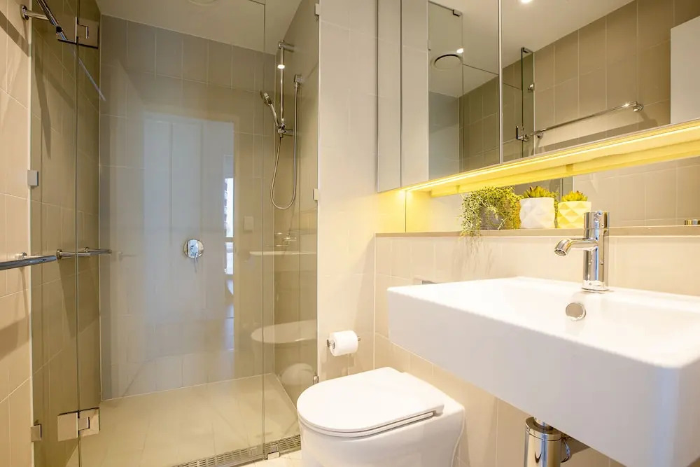 Docklands high level 1 Bedroom Apartment with pool by KozyGuru