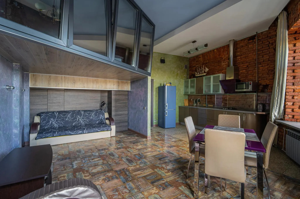 Апартаменты на 1-ой линии Васильевского острова 60