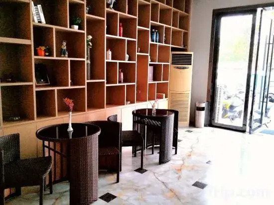 Yingcui Hotel (Ma'anshan Normal University Mengniu Industrial Park Branch)
