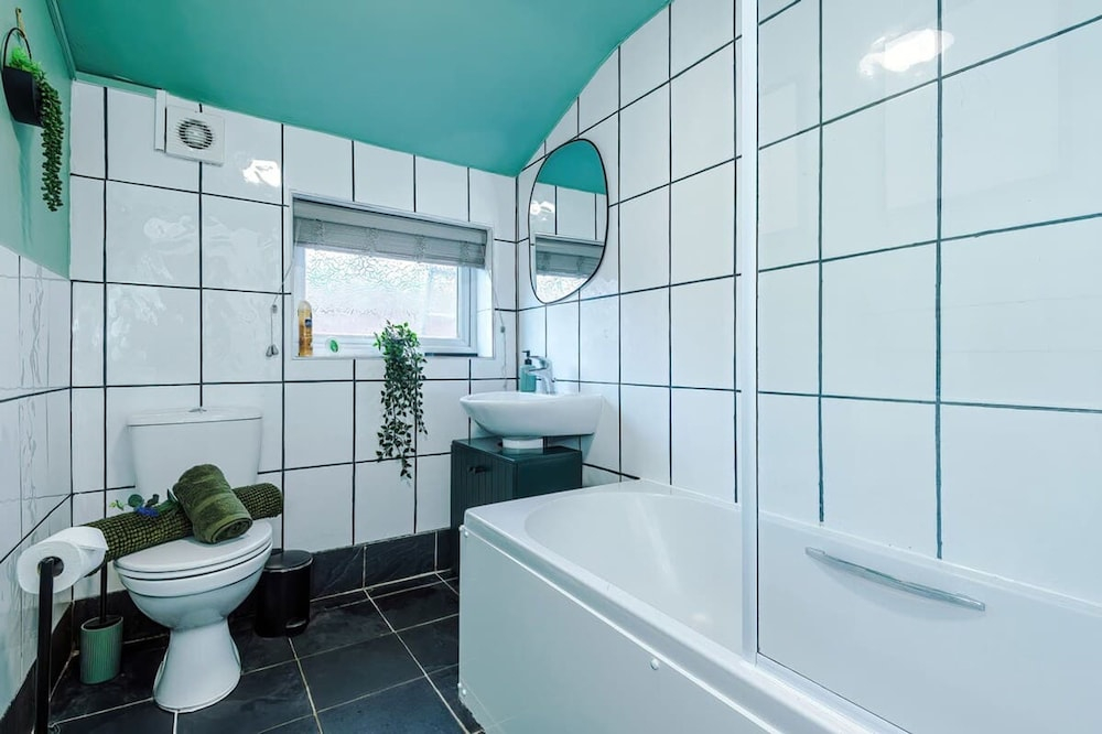 NEW Spacious Stylish Home City Centre Sleep 4