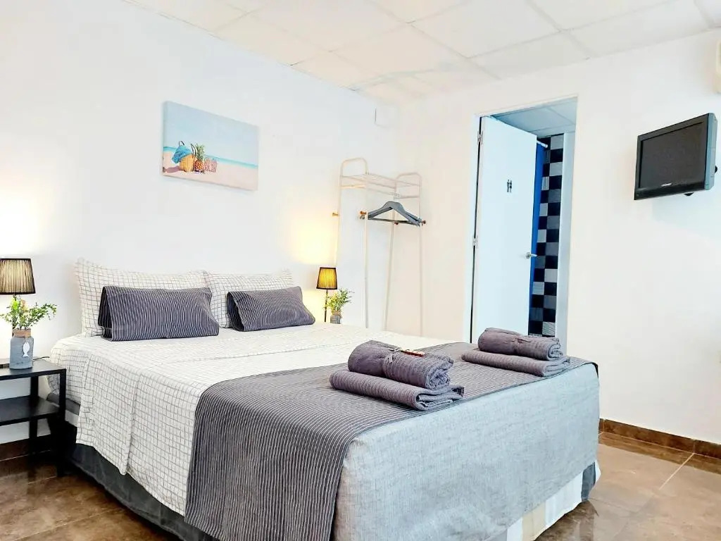 Gloria Host House