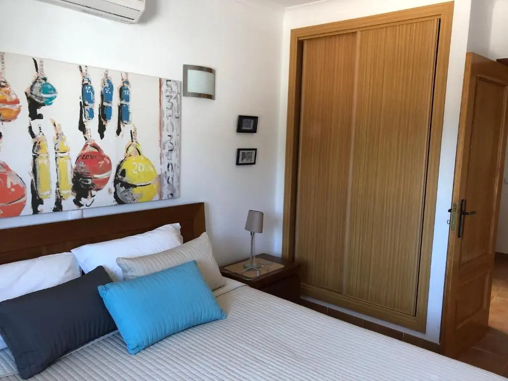 Algarve, Carvoeiro centre-ville, Récent appartement en duplex pour 5 personnes