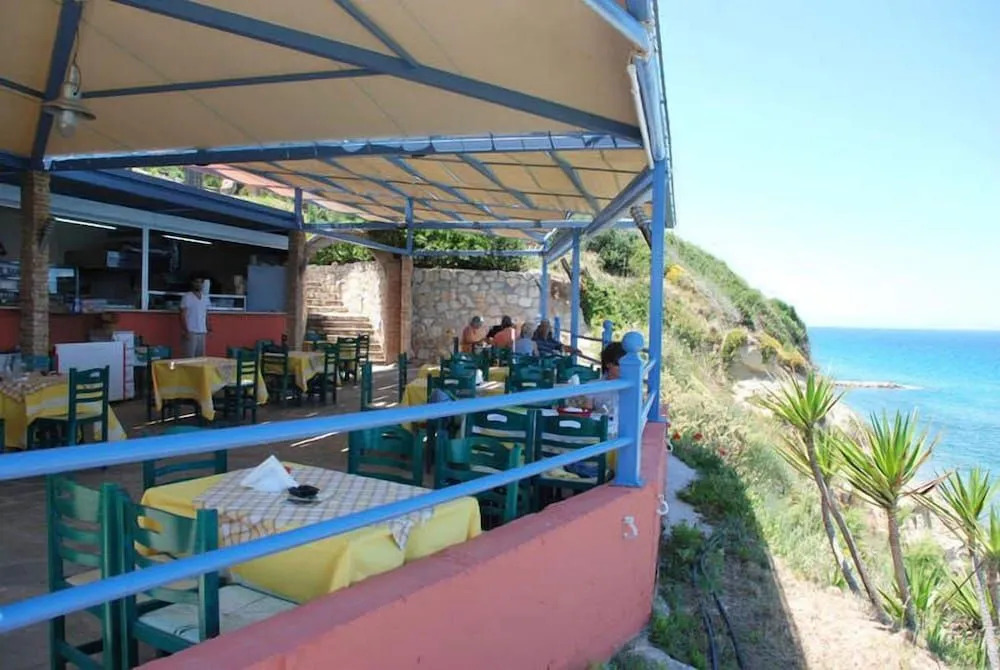 Aithrio Hotel