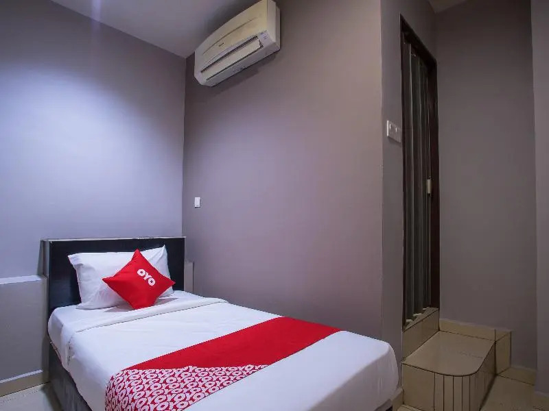 Super OYO 44097 Avatarr Hotel
