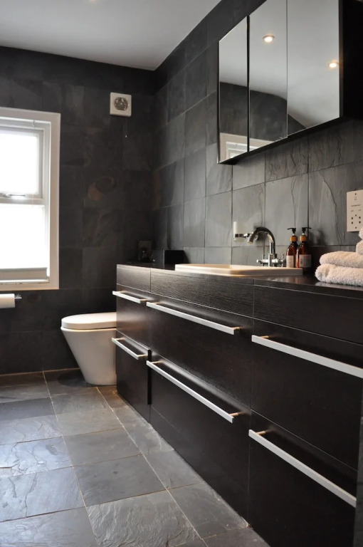 Modern 2 Bedroom House With Patio in Battersea