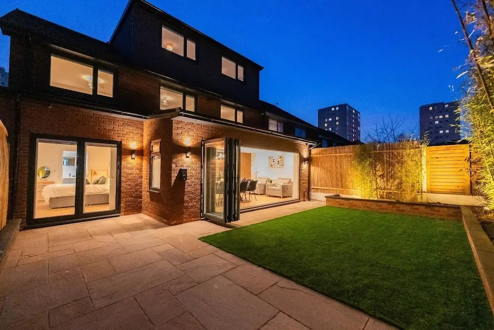 Luxury 8 Bed Home Manchester