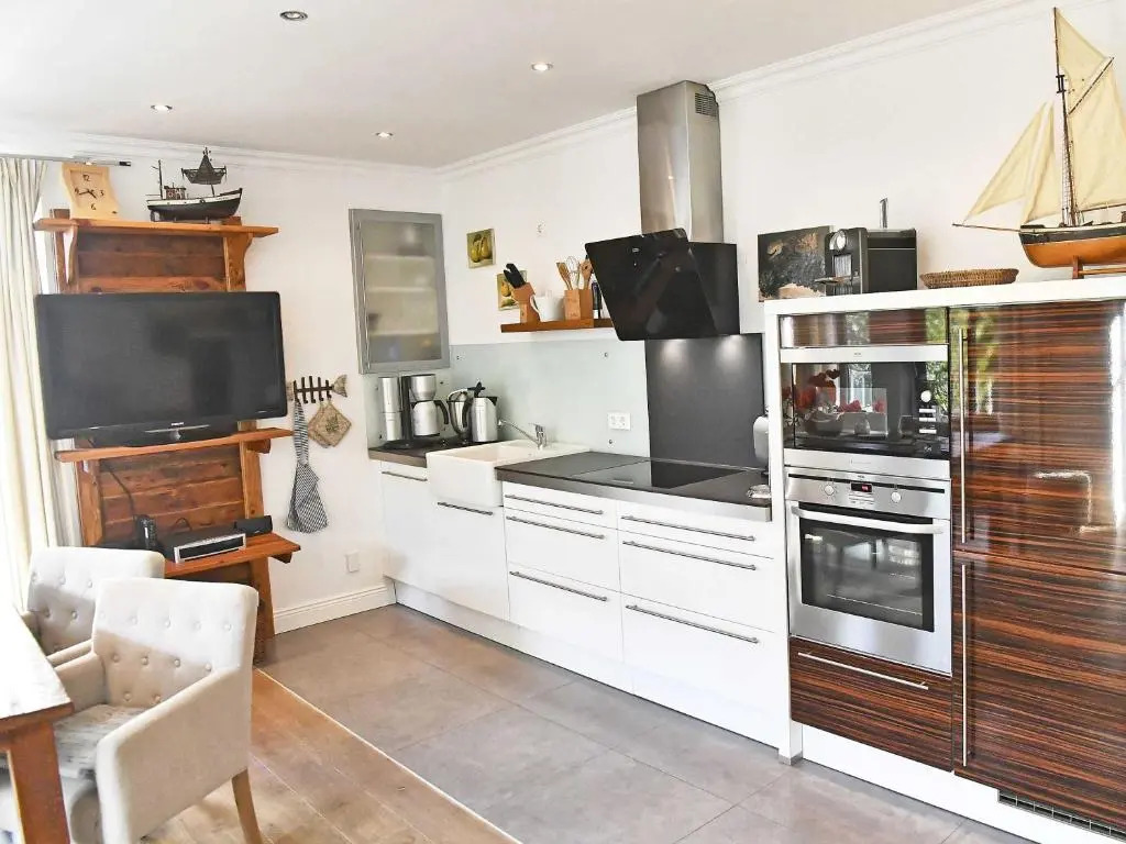 Villa Paula in Sellin - WG01 "Findling" strandnah mit Kamin, Terrasse, Balkon