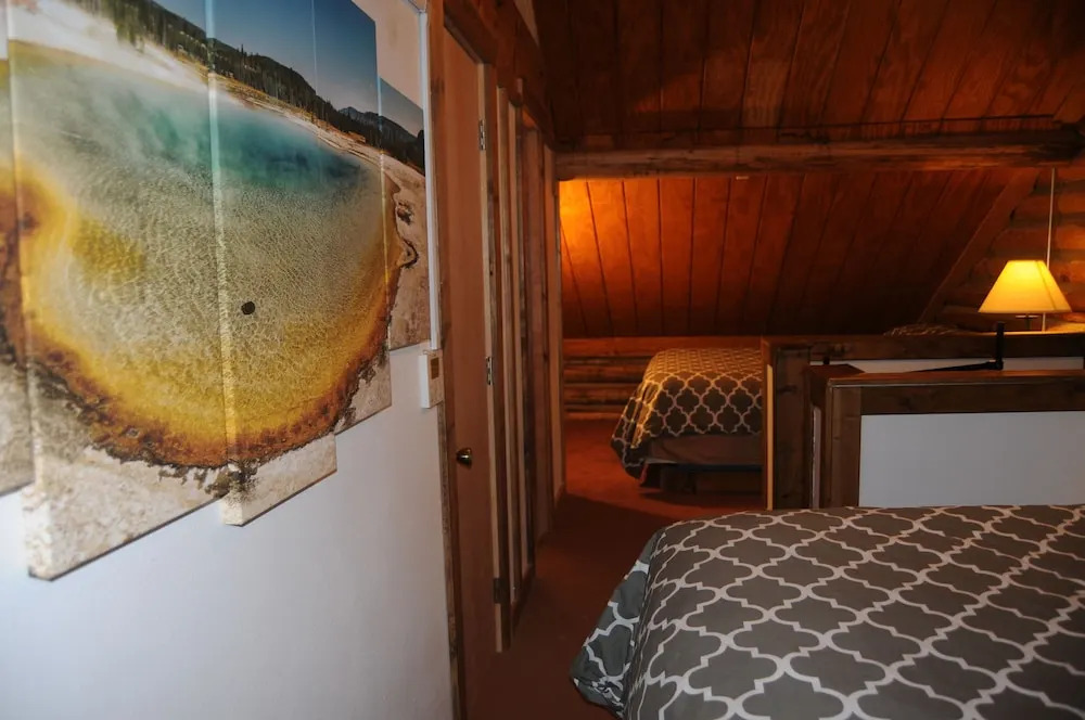 Yellowstone Motel
