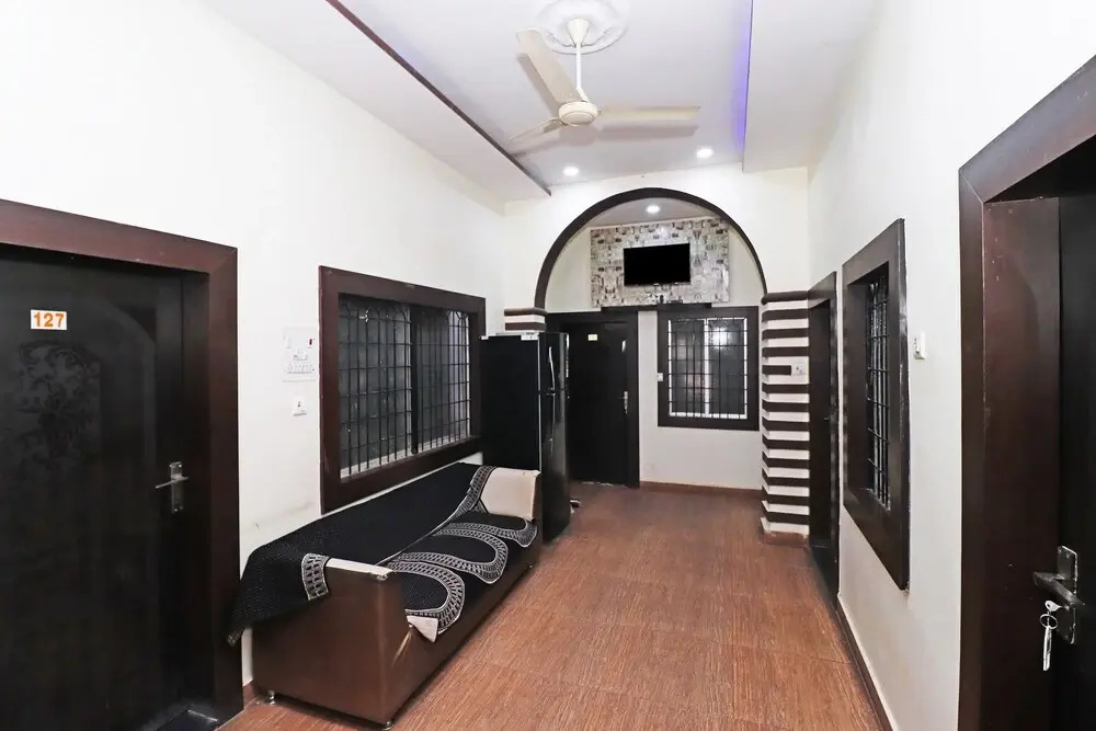 HOTEL ALOK Residency