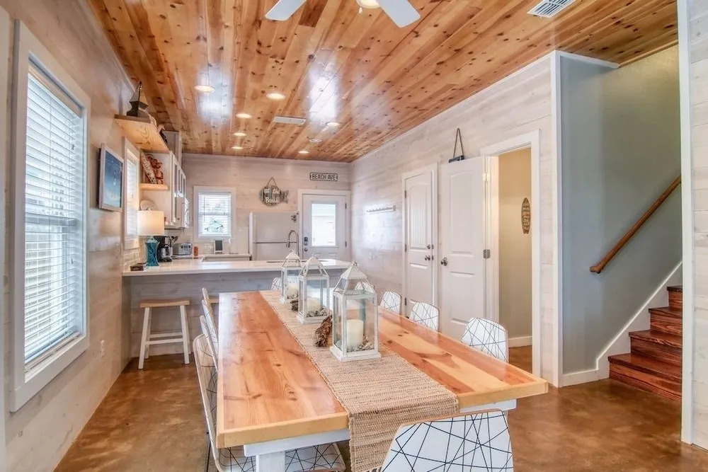 Beach Bear Lodge Unit 1 4 Bedrooms 3.5 Bathrooms Home