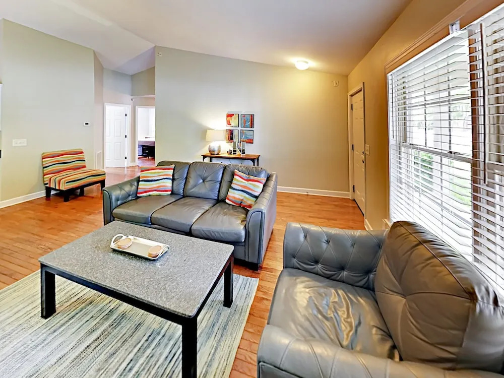 3Br Stylish Cottage East Nashville by RedAwning