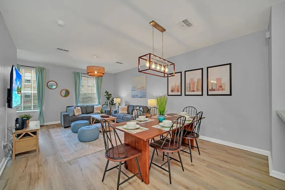 Spacious and Modern Townhome! Close to Attractions and Conventions Center! 3vc5014-10