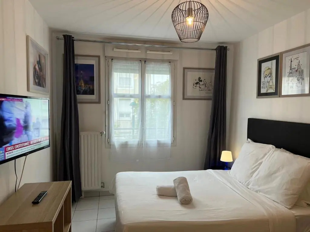 DISNEYLAND PARIS 1.4 Km - STUDIO Superior Apartment for 2 persons